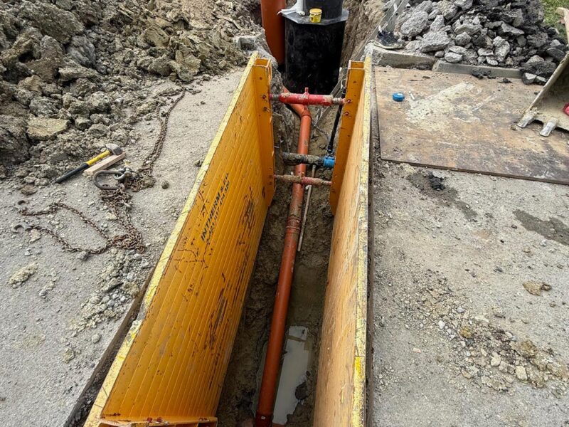  - Pripojkyrn.sk - Kanalizačné prípojky, vodovodné prípojky, zemné a výkopové práce - Zemné a výkopové práce, kanalizačné prípojky, vodovodné prípojky, výkopy základov domov, úprava terénu